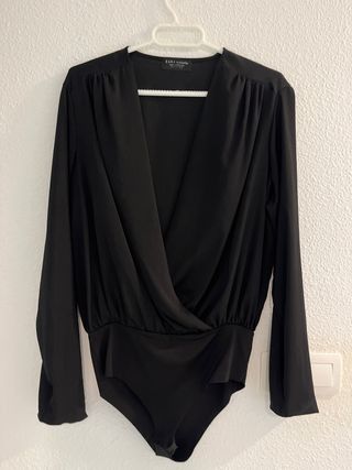 Body negro Zara - Escote pico
