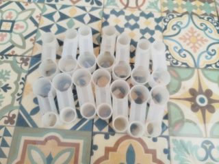 Bebedero aves 15 ud. plástico 2 euros unidad