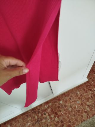 Vestido midi asimétrico fucsia