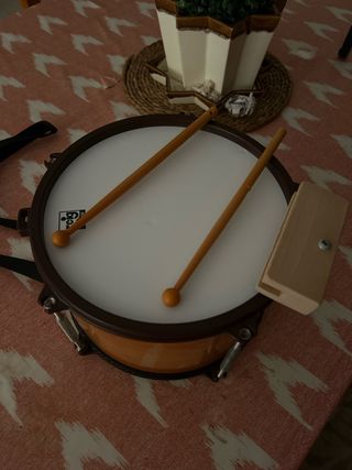Tambor con baquetas - Precio negociable 
