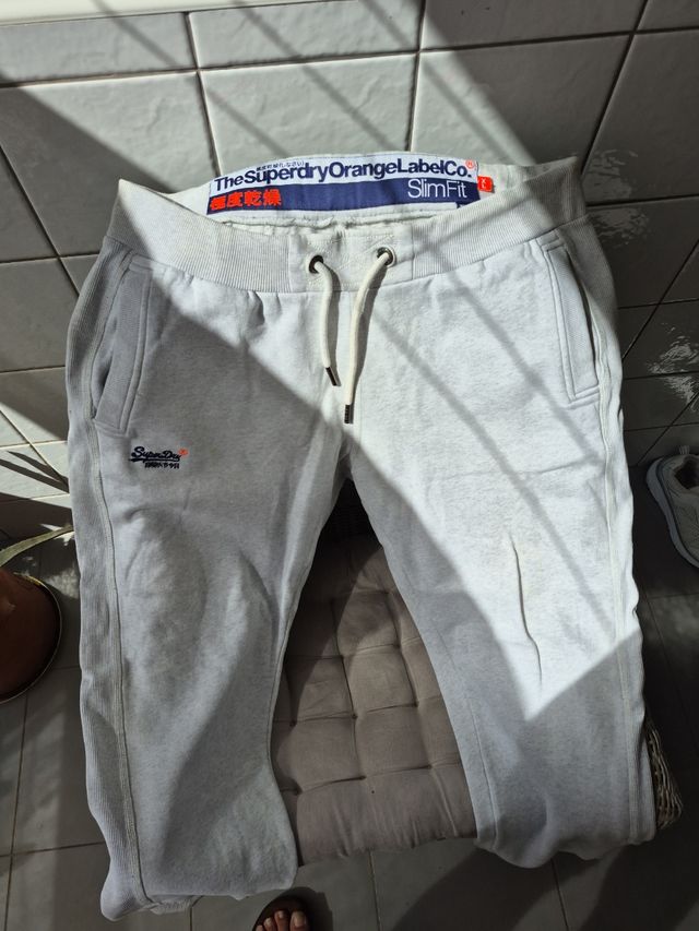 Pantalón Superdry Slim Fit gris