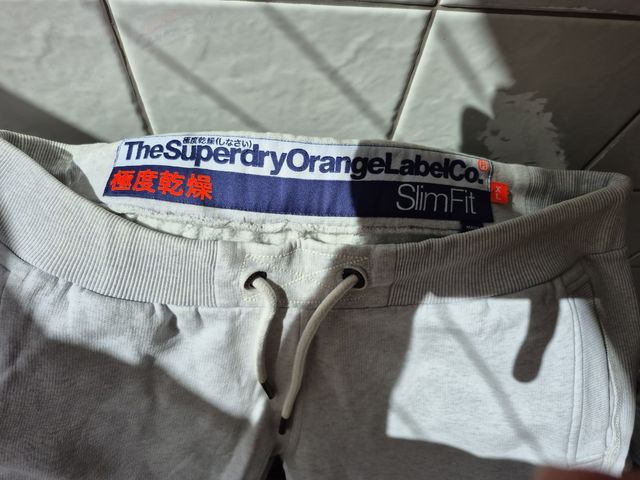 Pantalón Superdry Slim Fit gris