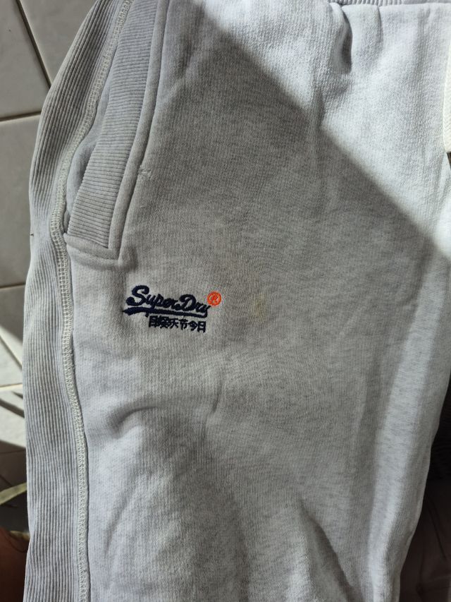 Pantalón Superdry Slim Fit gris