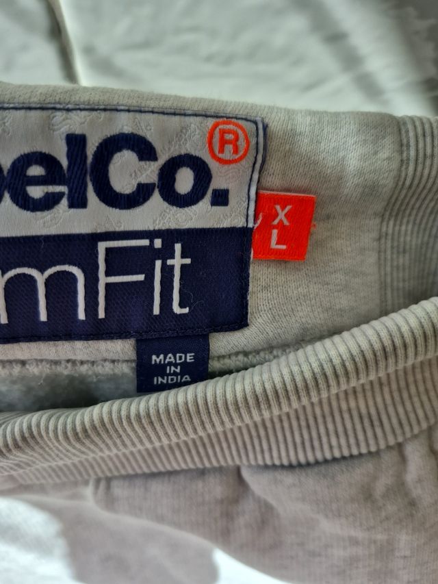 Pantalón Superdry Slim Fit gris