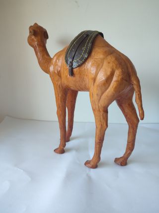 Figura Camello Similar Madera 