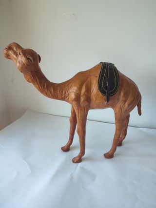 Figura Camello Similar Madera 