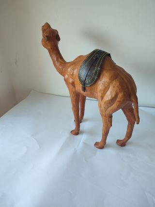 Figura Camello Similar Madera 