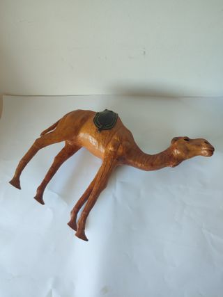 Figura Camello Similar Madera 