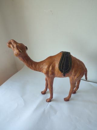 Figura Camello Similar Madera 