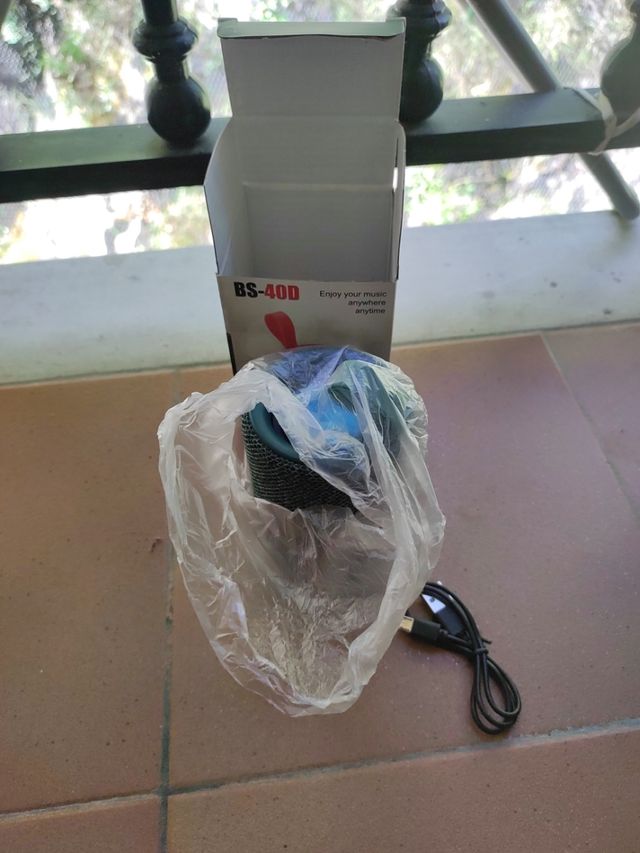 Altavoz inalámbrico BS-40D verde