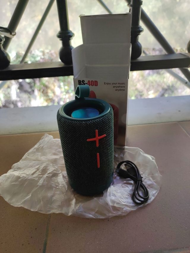 Altavoz inalámbrico BS-40D verde