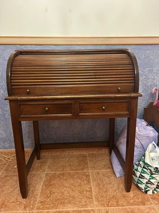 Escritorio antiguo de madera