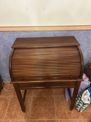 Escritorio antiguo de madera
