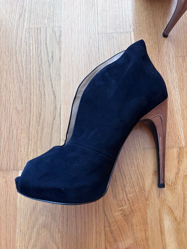 Zapatos abotinados negros abierto edición limitada