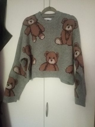 Jersey Bershka ositos gris
Talla S 
