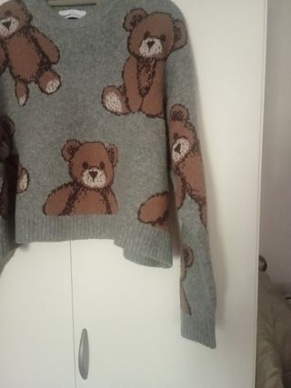 Jersey Bershka ositos gris
Talla S 