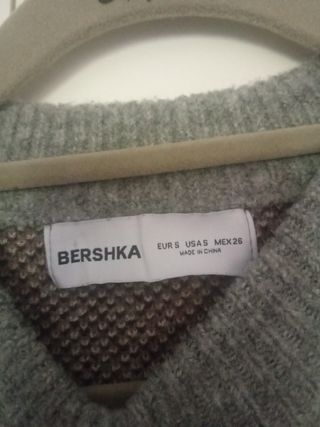 Jersey Bershka ositos gris
Talla S 