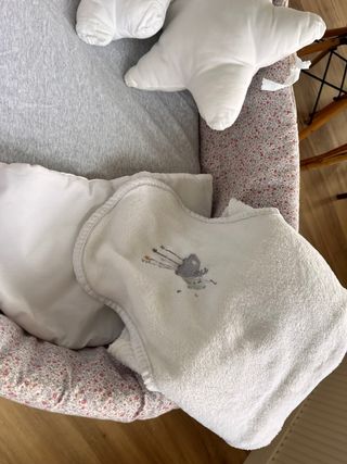 Moisés bebé y cobertor REGALO: almohadas y sábanas