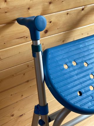 Andador plegable FORTA ARA-C con asiento y ruedas