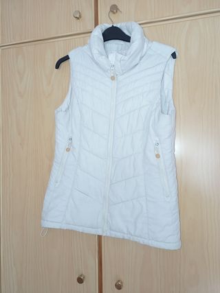 Chaleco plumífero beige mujer