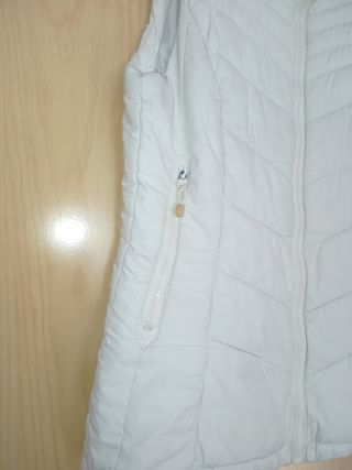 Chaleco plumífero beige mujer