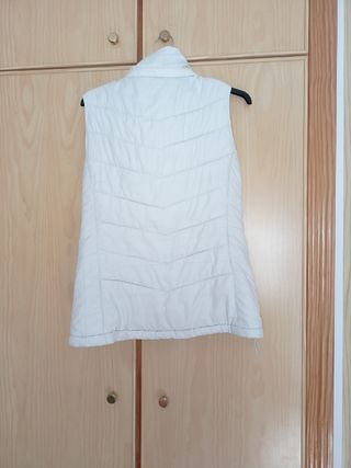 Chaleco plumífero beige mujer
