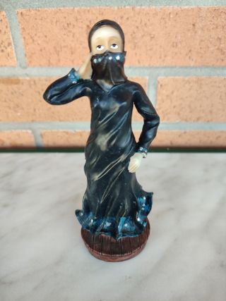 Figura Mujer con Velo Resina 16CM