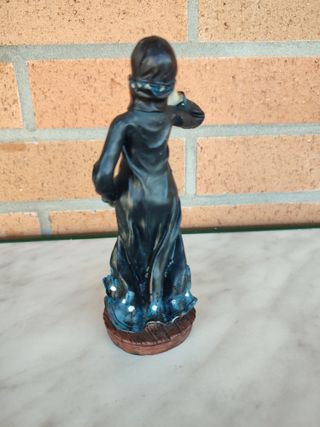 Figura Mujer con Velo Resina 16CM