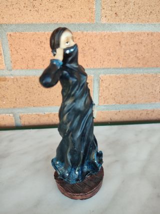 Figura Mujer con Velo Resina 16CM
