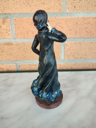 Figura Mujer con Velo Resina 16CM