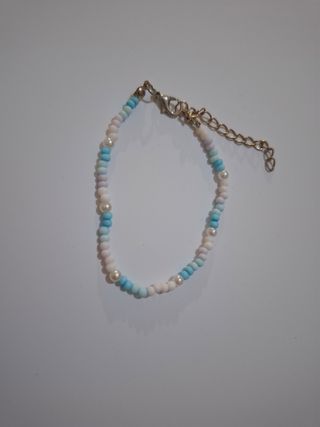 Pulsera azul y blanco con perlas