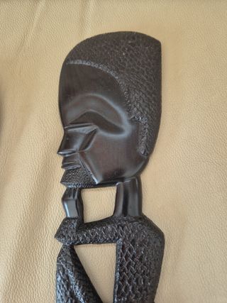 2 Figuras talladas en ébano