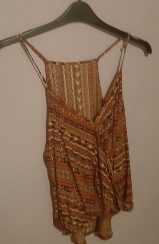 Top marrón y naranja estampado