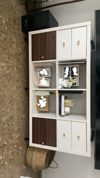 Mueble salón blanco y marrón
