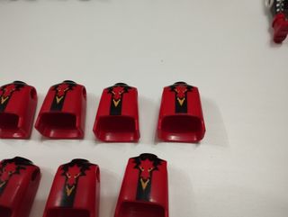 Playmobil lote torsos dragón rojo.