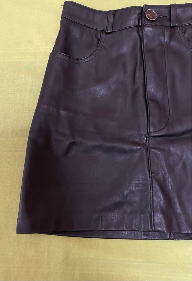 Mini Falda efecto piel -Pull&Bear Talla Xs