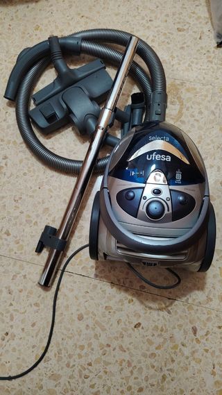 Aspiradora Ufesa Selecta sin bolsa