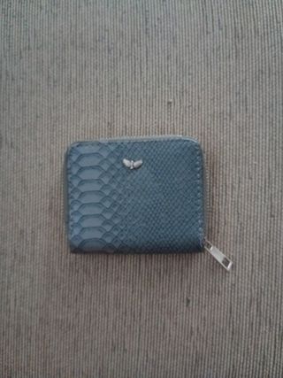 Monedero azul efecto piel serpiente