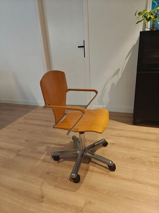 Dos sillas oficina madera giratoria
