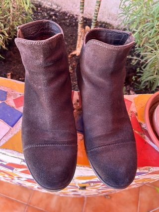 Botines Geox de ante marrón