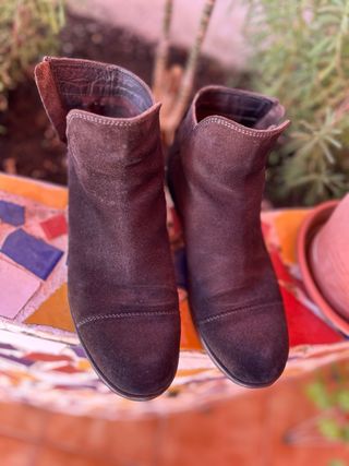 Botines Geox de ante marrón