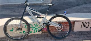 Bicicleta descenso Specialized