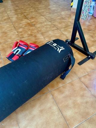 Saco boxeo Domyos + soporte + guantes