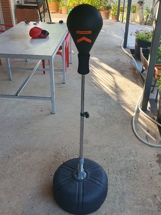 Saco de boxeo Outshock con base