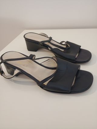 Sandalias negras mujer tacón bajo