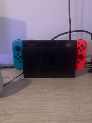 Nintendo Switch - Azul y Rojo - Como Nueva
