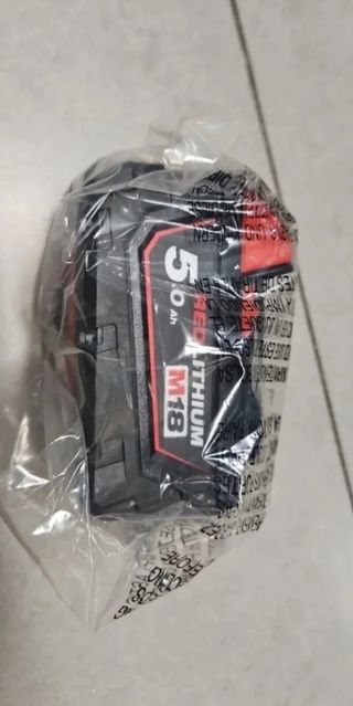 Batería Milwaukee M18 5.0Ah. A estrenar.