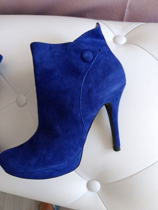 Botines tacón azul ante
