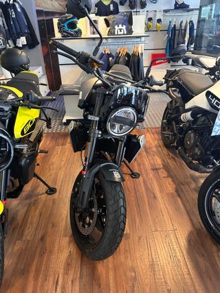 Husqvarna Svartpilen 801 Impecable