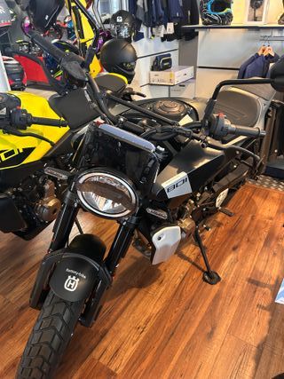 Husqvarna Svartpilen 801 Impecable